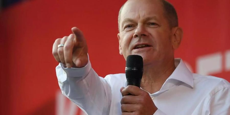 Kanzlerkandidat Olaf Scholz und die SPD liegen nun bei 25 Prozent. Foto: Swen Pförtner/dpa