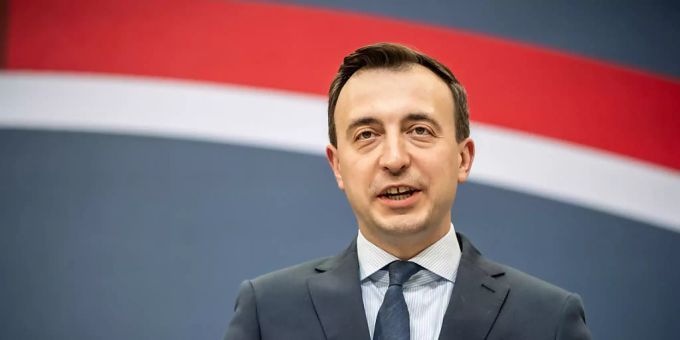 Paul Ziemiak, CDU-Generalsekretär, spricht bei einem Pressestatement zu den geplanten Sondierungsverhandlungen. Die Union will sich nach den Bundestagswahlen einzeln mit Grünen und FDP zu Sondierungen über eine mögliche Regierung beraten. Foto: Michael Kappeler/dpa Paul Ziemiak, CDU-Generalsekretär, spricht bei einem Pressestatement zu den geplanten Sondierungsverhandlungen. Die Union will sich nach den Bundestagswahlen einzeln mit Grünen und FDP zu Sondierungen über eine mögliche Regierung beraten. Foto: Michael Kappeler/dpa