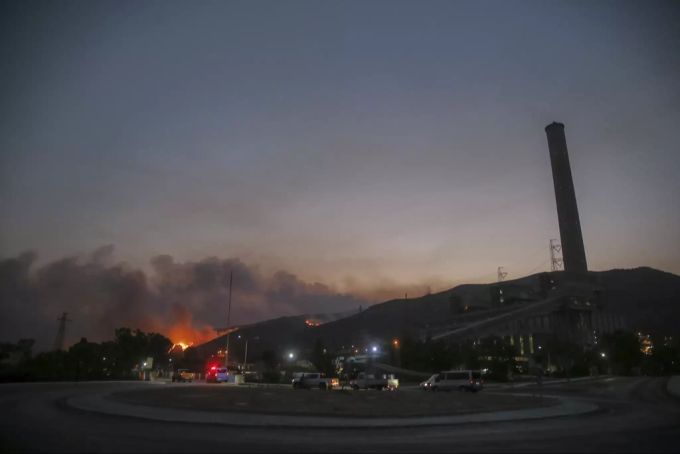 In Milas (Provinz Mugla) griffen die Flammen auf ein Kohlekraftwerk über. Waldbrände türkei