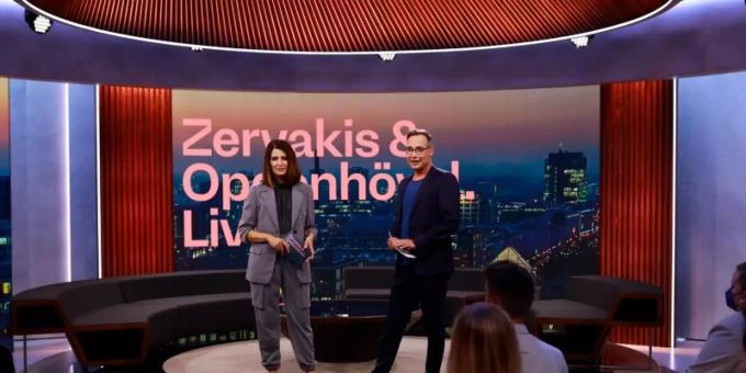 Die Moderatoren Linda Zervakis (l) und Matthias Opdenhövel im Studio der ersten Sendung von «Zervakis & Opdenhövel. Live.» Zervakis & Opdenhövel. Live