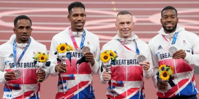 Wegen der positiven Dopingprobe von Chijindu Ujah (l-r) verlieren wohl auch Zharnel Hughes, Richard Kilty und Nethaneel Mitchell-Blake ihre Medaille. Foto: Martin Rickett/PA Wire/dpa Wegen der positiven Dopingprobe von Chijindu Ujah (l-r) verlieren wohl auch Zharnel Hughes, Richard Kilty und Nethaneel Mitchell-Blake ihre Medaille. Foto: Martin Rickett/PA Wire/dpa