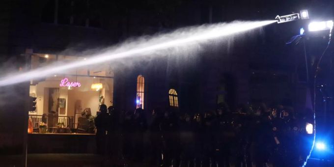 Wasserwerfer-Einsatz - Massnahmen-Gegner marschierten durch Bern