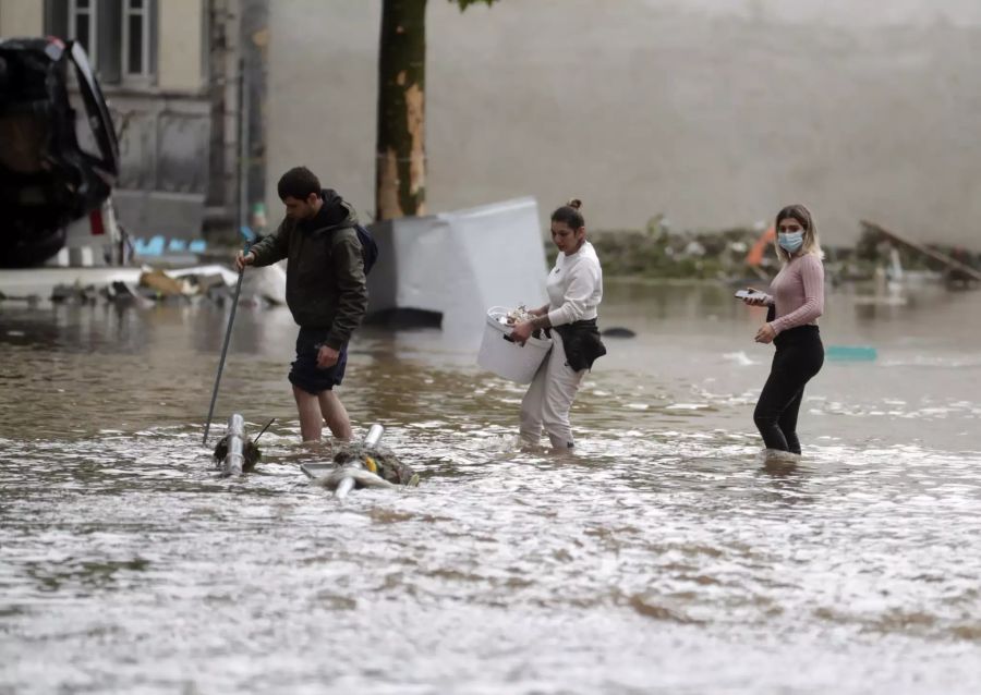 Am späten Donnerstagabend stieg die Zahl der Hochwasser-Opfer in Belgien auf neun an.