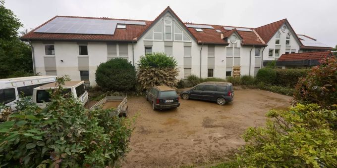 Das Behindertenwohnheim Lebenshilfe-Haus. Starkregen führte auch hier zu extremen Überschwemmungen. Aufgrund des schnell steigenden Wassers konnten zwölf Menschen nicht mehr vor den Fluten der Ahr gerettet werden. Nach dem Unwetter in Rheinland-Pfalz