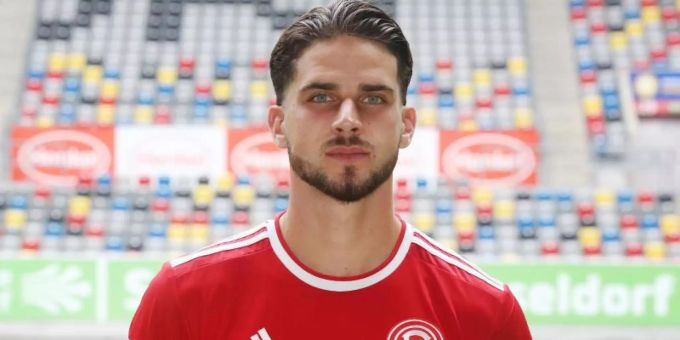 Düsseldorf - Fortunas Lobinger erleidet Nasenbeinbruch
