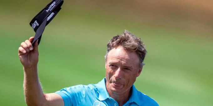 Bernhard Langer spielte an seinem 64. Geburtstag eine 64er-Runde. Foto: Jens Büttner/dpa-Zentralbild/dpa Bernhard Langer spielte an seinem 64. Geburtstag eine 64er-Runde. Foto: Jens Büttner/dpa-Zentralbild/dpa