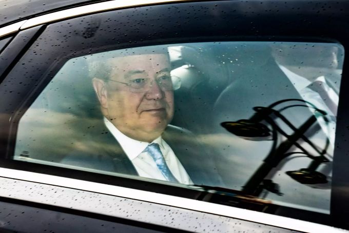 CDU Kanzlerkandidat Armin Laschet kommt vorgefahren zu den Gremiensitzungen der Partei nach der Bundestagswahl 2021 im Konrad-Adenauer-Haus. cdu armin laschet