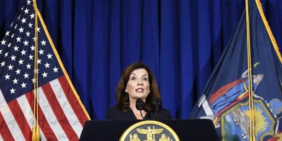 Kathy Hochul gibt als designierte Gouverneurin von New York eine Pressekonferenz im State Capitol in Albany. Foto: Hans Pennink/FR58980 AP/dpa