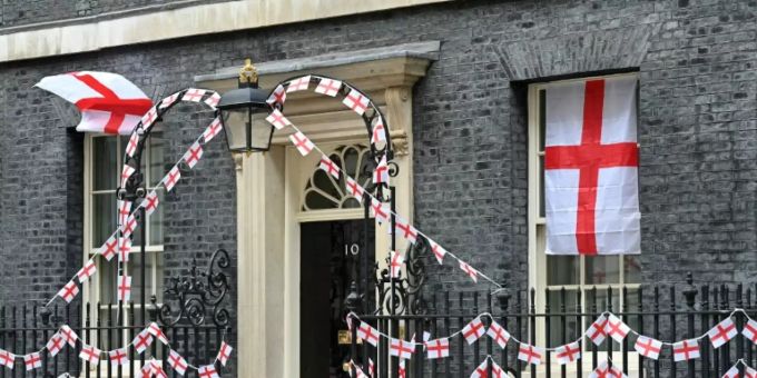 Downing Street Nr. 10 vor dem EM-Finale Downing Street Nr. 10 vor dem EM-Finale