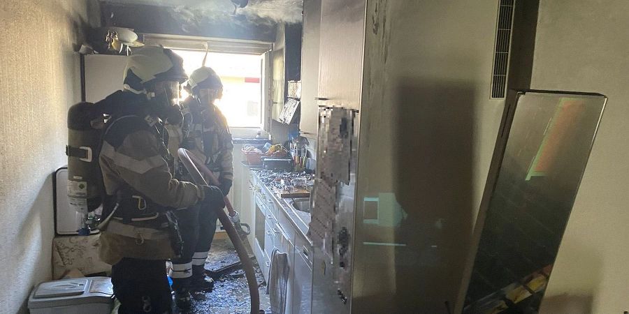 Reinach BL - Küchenbrand erfordert Feuerwehreinsatz