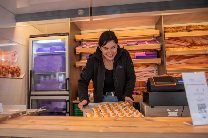 Leckere Rüeblitorten verkauft Frau Jegge von der Bäckerei Kunz.