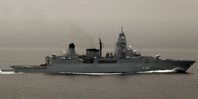 Die Fregatte «Hessen» der Deutschen Marine, aufgenommen im Juni 2010 im Mittelmeer. uss gerald ford flugzeugträger