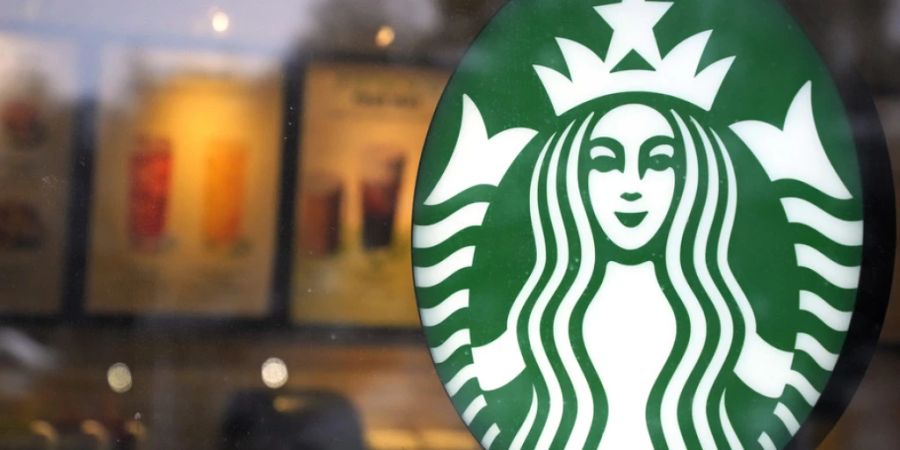 Insgesamt erhöhte Starbucks die konzernweiten Verkäufe zwar. Dennoch verfehlte der Café-Riese die Markterwartungen. (Archivbild)