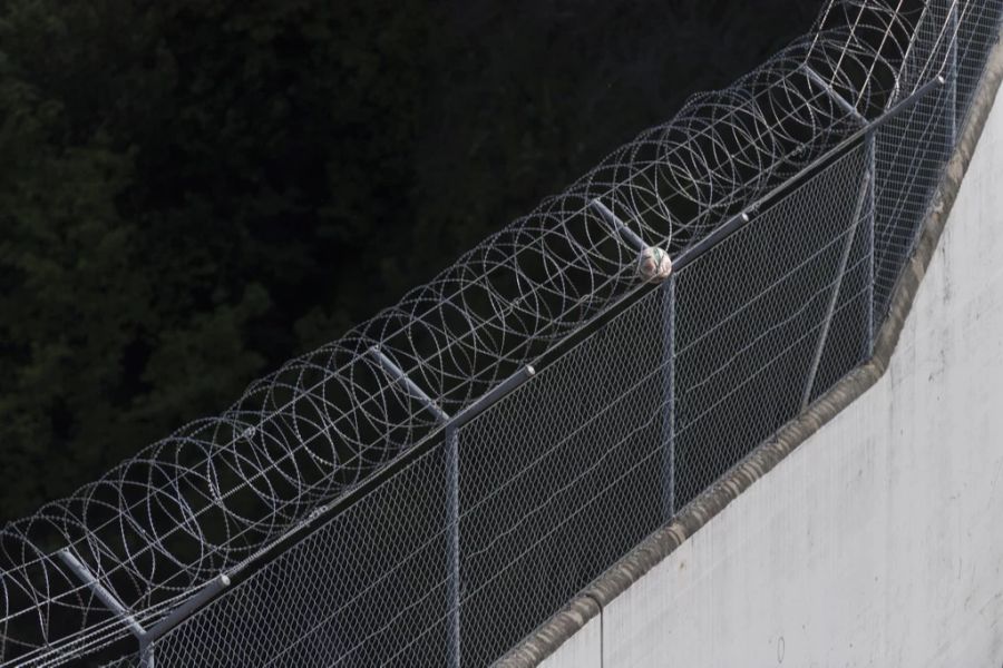 In Australien verbrachte ein Minderjähriger zwei Monate im Gefängnis, weil er einen Gleichaltrigen geschlagen hat. (Symbolbild)