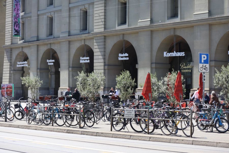 Das Kornhaus in Bern war früher der Kornspeicher der Stadt, heute finden sich darin Restaurants, Bars und die Kornhausbibliothek.