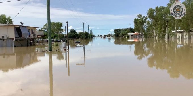 Überschwemmungen in Burketown - dort gibt es nun eine neue, tierische Gefahr. Überschwemmung Australien