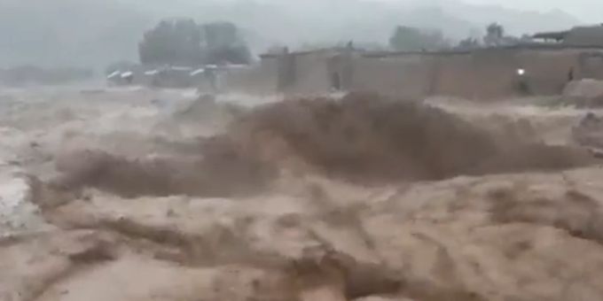 Im Norden Afghanistans stehen Teile nach Sturzfluten komplett unter Wasser. Afghanistan Sturzfluten