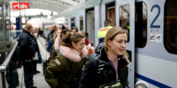 Ukrainische Flüchtlinge im Berliner Hauptbahnhof Ukrainische Flüchtlinge im Berliner Hauptbahnhof