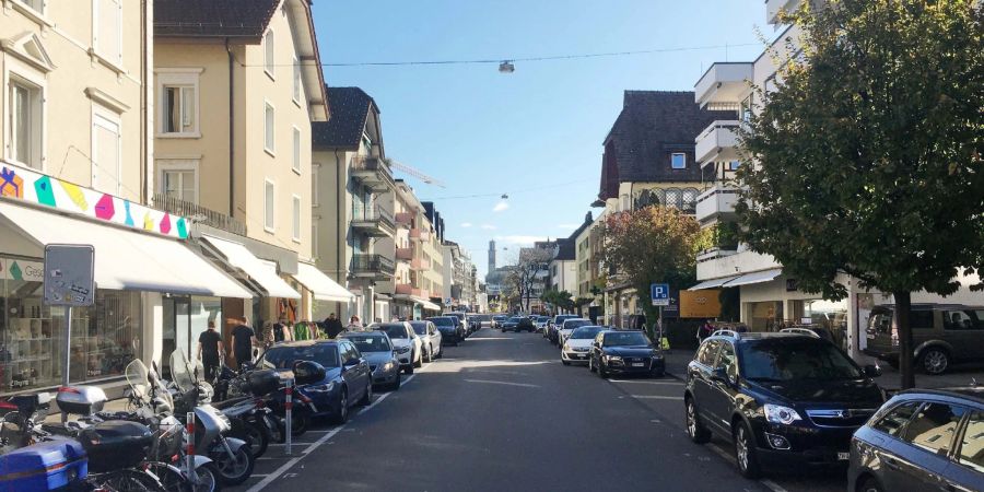 Strasse mit Autos.