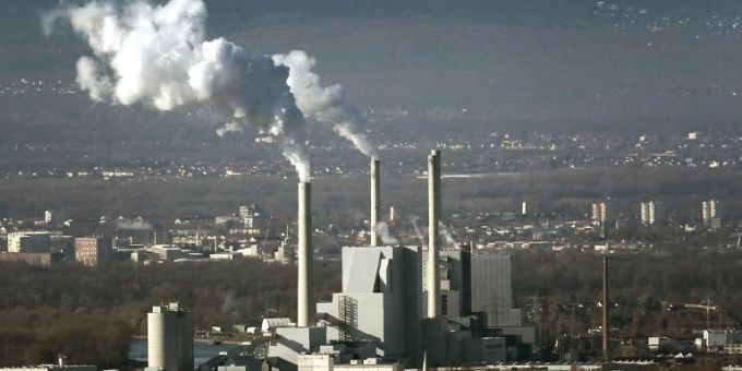Kohlekraftwerke stossen besonders viel CO2 aus. (Symbolbild) fossile brennstoffe