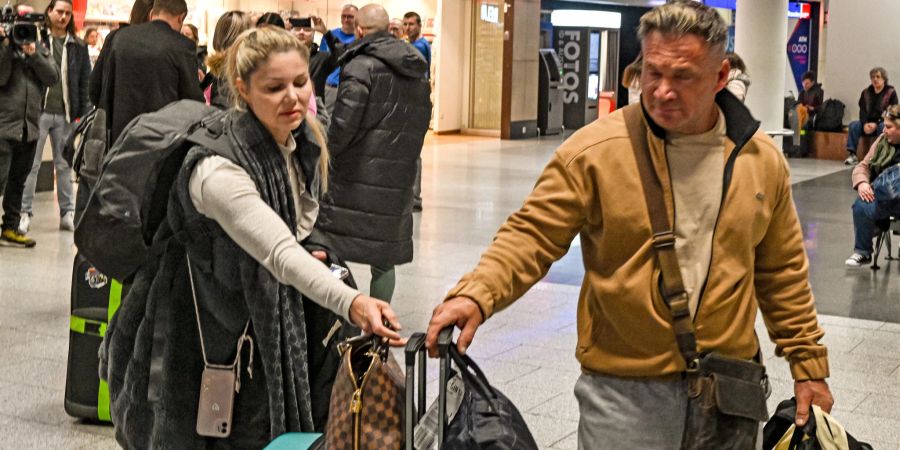 Yvonne Woelke und Peter Klein (Stiefpapa von Daniela Katzenberger): Die beiden sollen im Dschungelcamp eine Affäre gehabt haben.