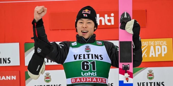 Ryoyu Kobayashi jubelt in Finnland. Ryoyu Kobayashi