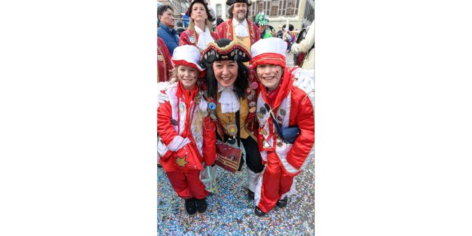 Ruth Eicher, RL Kinderfasnacht Thun, mit Sara und Levin.