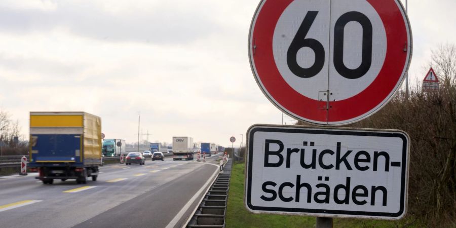 Umweltministerin Lemke plädiert dafür, sich bei Bauarbeiten zuerst auf das vorhandene Autobahnnetz zu konzentrieren, vor allem auf Hunderte sanierungsbedürftige Brücken.