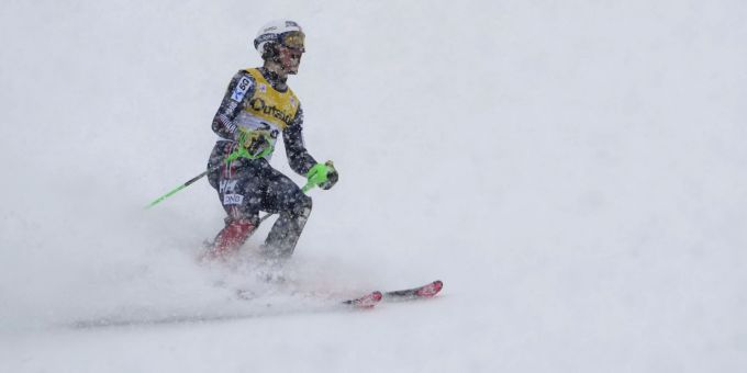 Alexander Steen Olsen jubelt im Ziel über seinen Sieg. Slalom