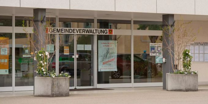 Gemeindeverwaltung Hombrechtikon. Gemeindeverwaltung Hombrechtikon.