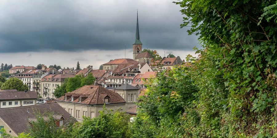 Blick auf einen Teil der Altstadt von Burgdorf und die evangelisch reformierte Kirche.