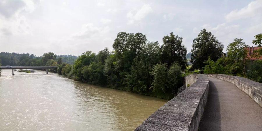 Die Thur und die alte Thurbrücke in Bischofszell.