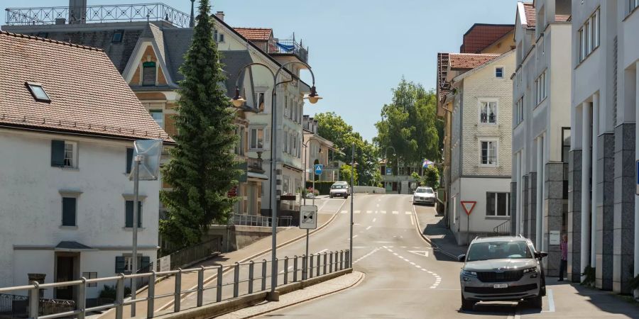 Dorfstrasse in der Gemeinde Walzenhausen (AR).