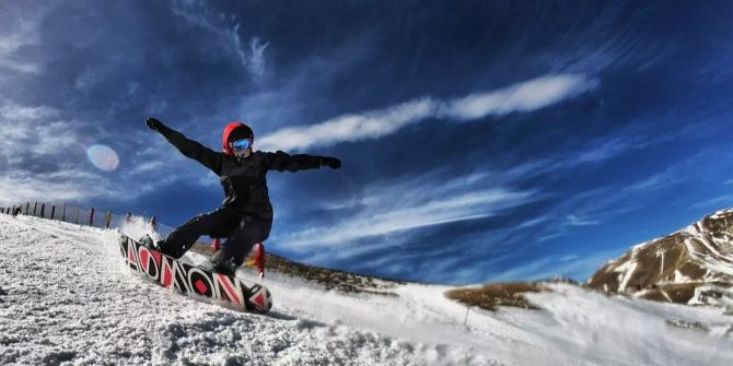 Ein Snowboard.