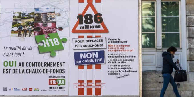 Abstimmungsplakat in La Chaux-de-Fonds. Tunnel