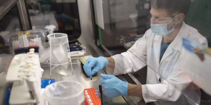 Neue Variante - WHO: Omikron ist ein «sehr hohes» globales Risiko