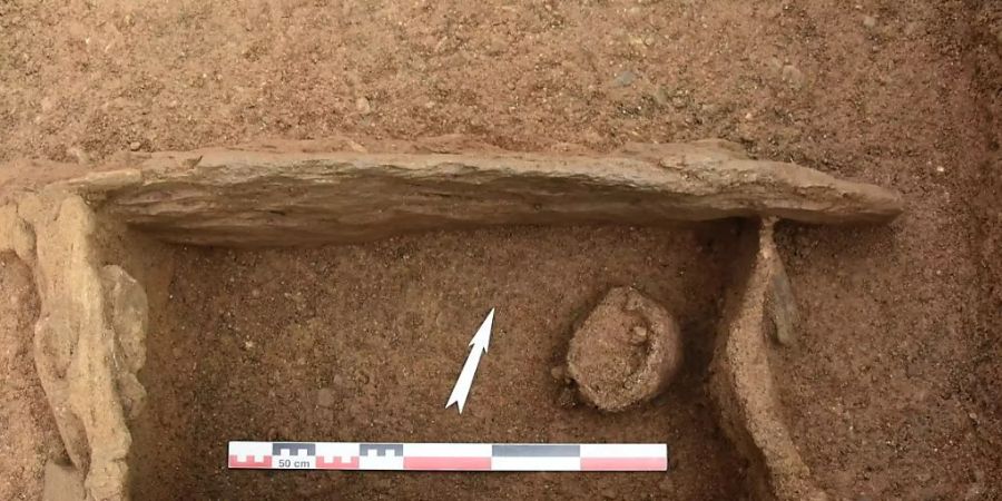 In Pully entdeckten Archäologen Steinkistengräber mit Schädelfragmenten.