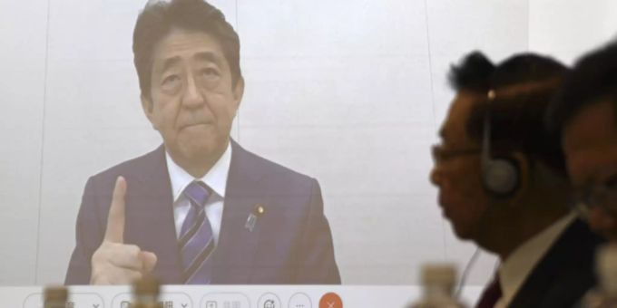 Shinzo Abe bei der Rede, in der er Taiwan die Unterstützung zusagt. Abe