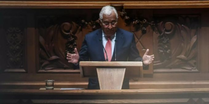 António Costa am Rednerpult. António Costa