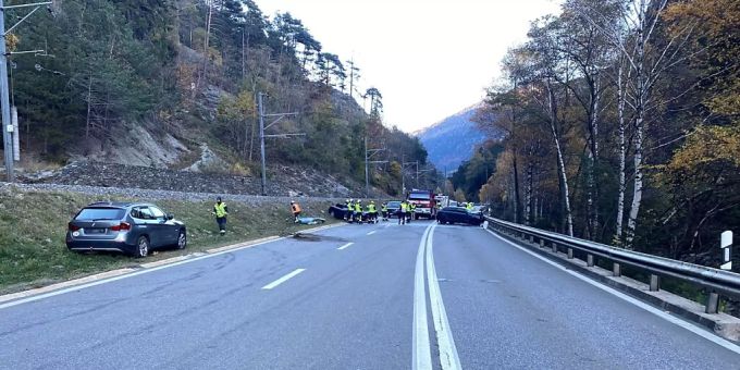 Der Unfall passierte auf der Route du Grand-St-Bernard von Martigny in Richtung Sembrancher. Der Unfall passierte auf der Route du Grand-St-Bernard von Martigny in Richtung Sembrancher.
