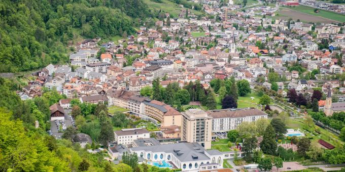 Blick vom Hotel Schloss Wartenstein Richtung Golfplatz Bad Ragaz. Blick vom Hotel Schloss Wartenstein Richtung Golfplatz Bad Ragaz.