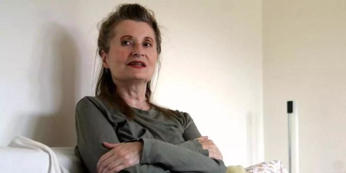 Elfriede Jelinek hat den Theaterpreis Nestroy für ihr Lebenswerk erhalten. Foto: picture alliance / Roland Schlager/APA/EPA/dpa Elfriede Jelinek hat den Theaterpreis Nestroy für ihr Lebenswerk erhalten. Foto: picture alliance / Roland Schlager/APA/EPA/dpa
