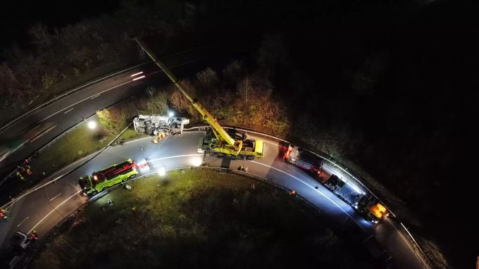 Rotkreuz Unfall Lkw