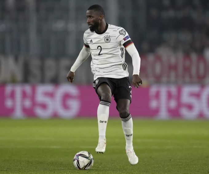 Antonio Rüdiger ist ein beinharter Verteidiger der mittlerweile bei Real Madrid gesetzt ist. Antonio Rüdiger