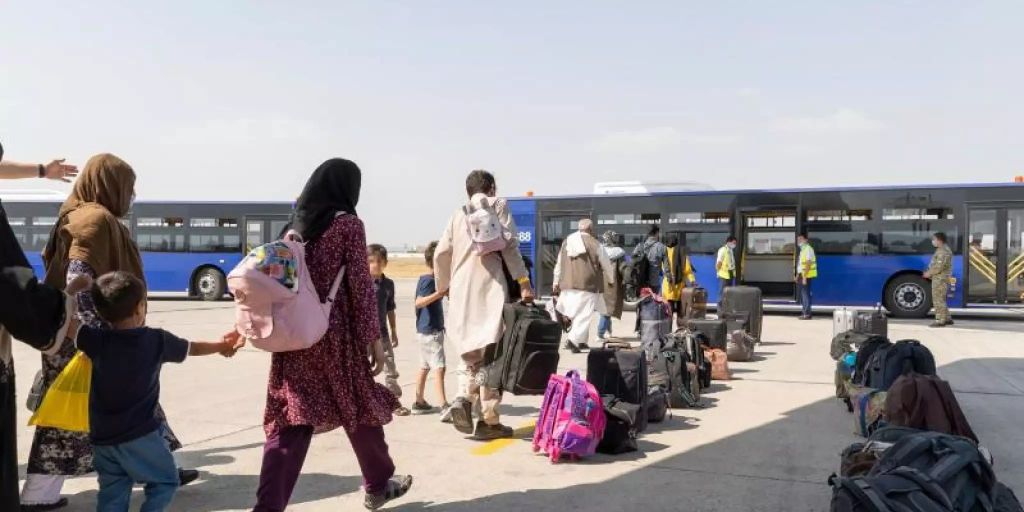 Von Deutschland Nach Afghanistan Mit Dem Auto Rund 20.000 Afghanen warten auf Einreise nach Deutschland