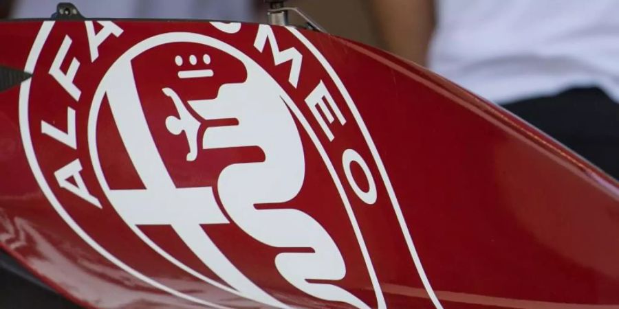 Alfa Romeo hat als erster Rennstall der Formel 1 einen Chinesen als Stammfahrer verpflichtet. Foto: Sebastian Gollnow/dpa