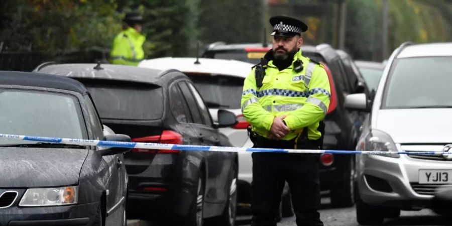 Polizist auf der Rutland Avenue in Liverpool