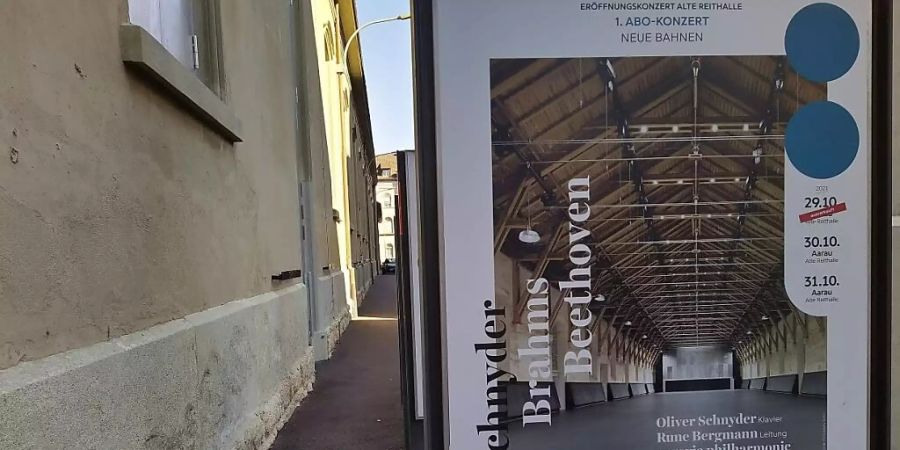 Die für 20 Millionen Franken umgebaute Alte Reithalle in Aarau ist von Aussen ein karges Gebäude geblieben. Im Innern entstand ein grosser Raum mit moderner Infrastruktur für vielfältige Kulturveranstaltungen.