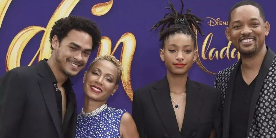 Jada Pinkett Smith (2.v.l) mit ihrem Mann Will und den Kindern Trey und Willow. Foto: Jordan Strauss/Invision/AP/dpa