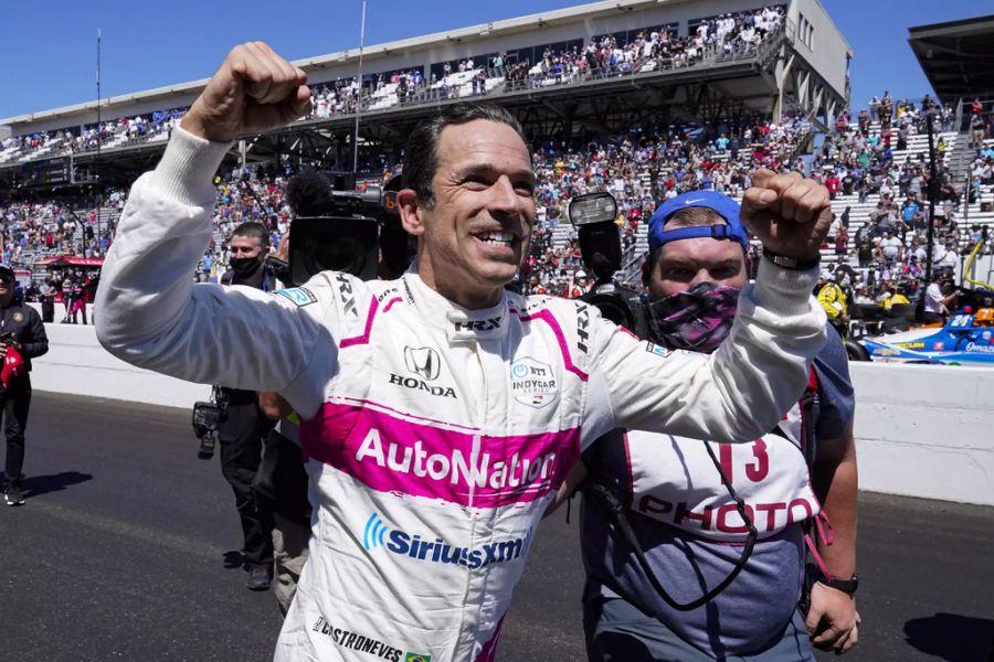 Als viertem Fahrer der Indy-500-Historie gelingt Helio Castroneves der vierte Triumph.